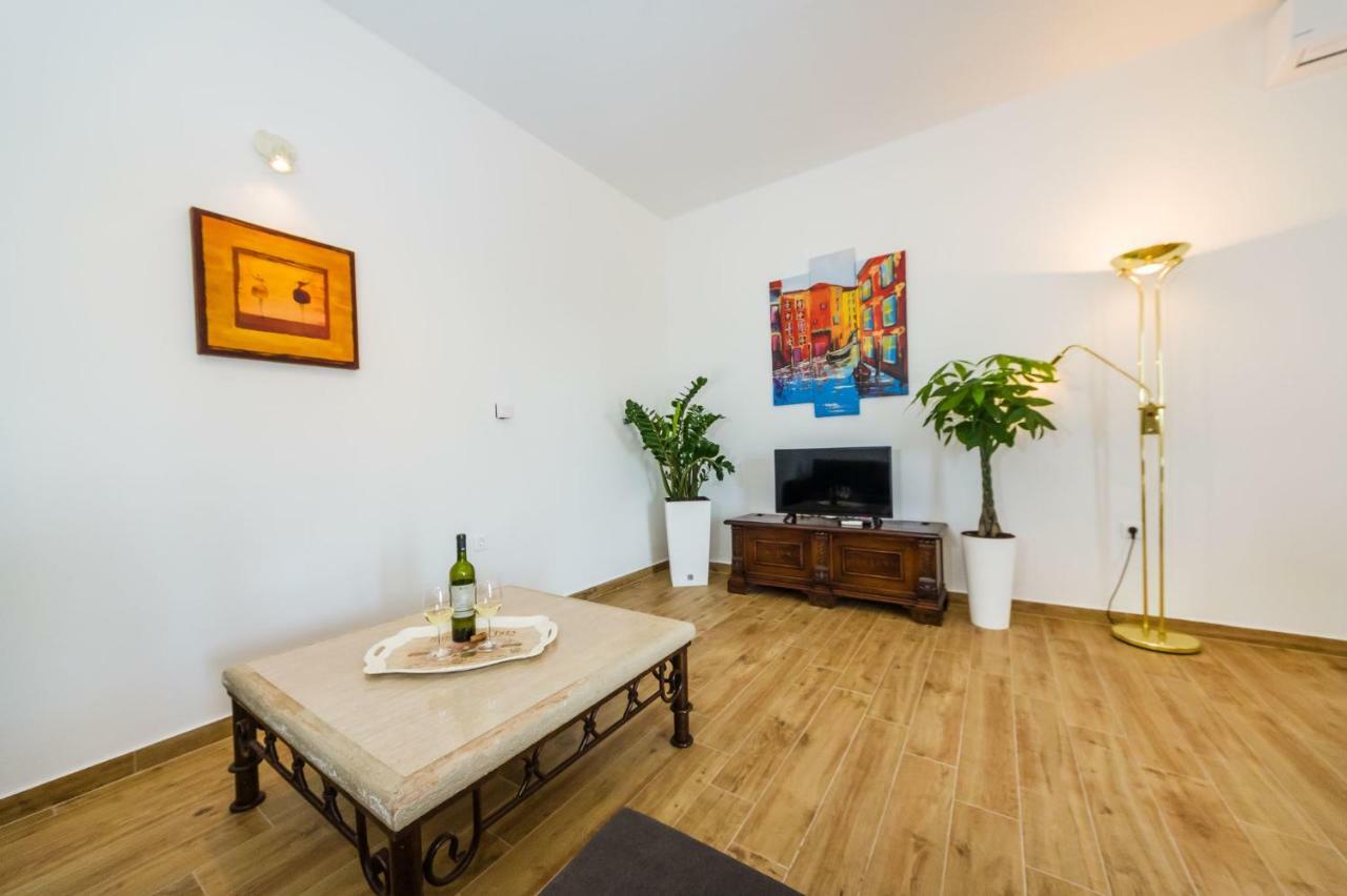 Apartment Alex Zara Esterno foto