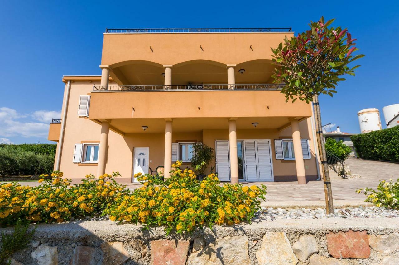 Apartment Alex Zara Esterno foto